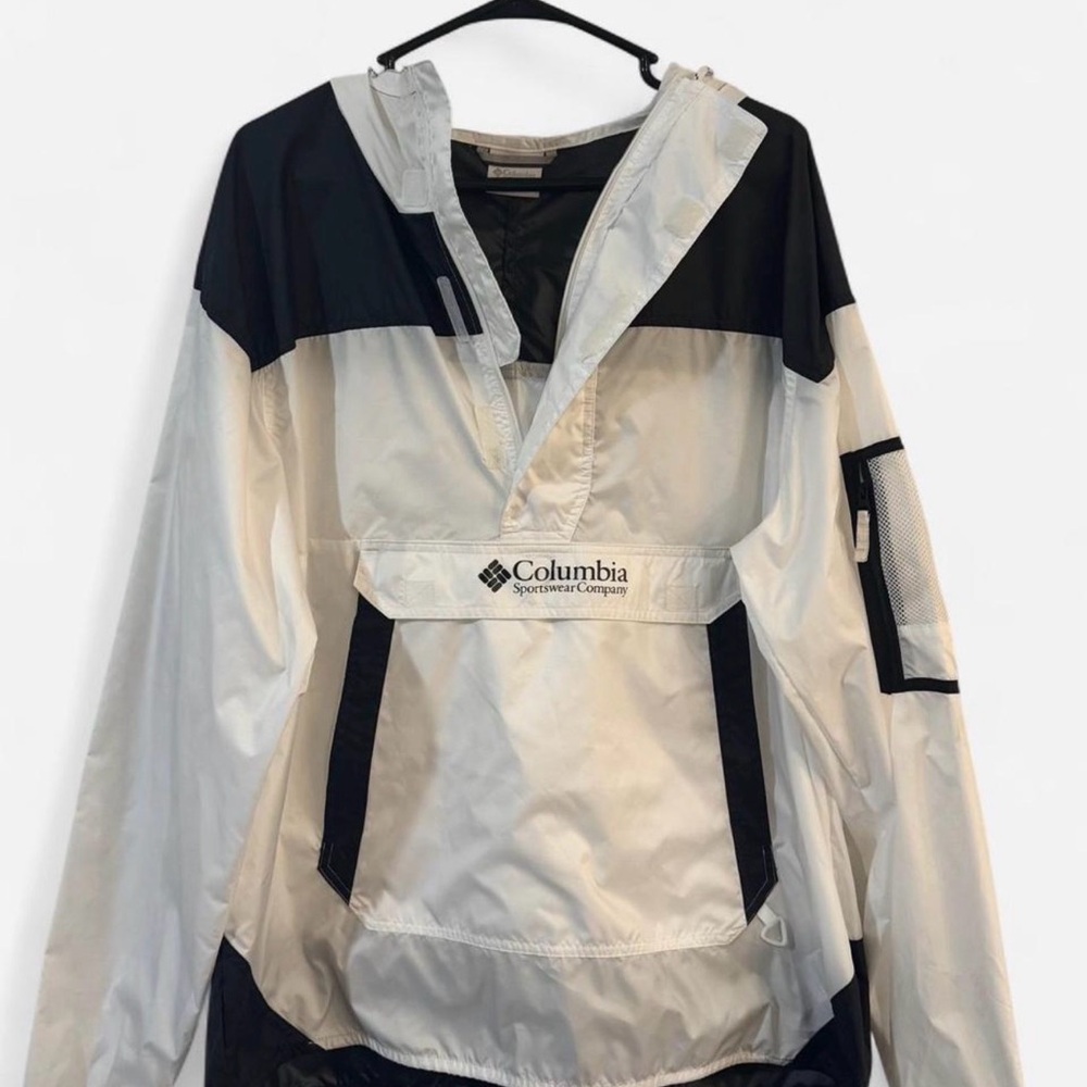 Columbia Women's Black and White Ski Jacket